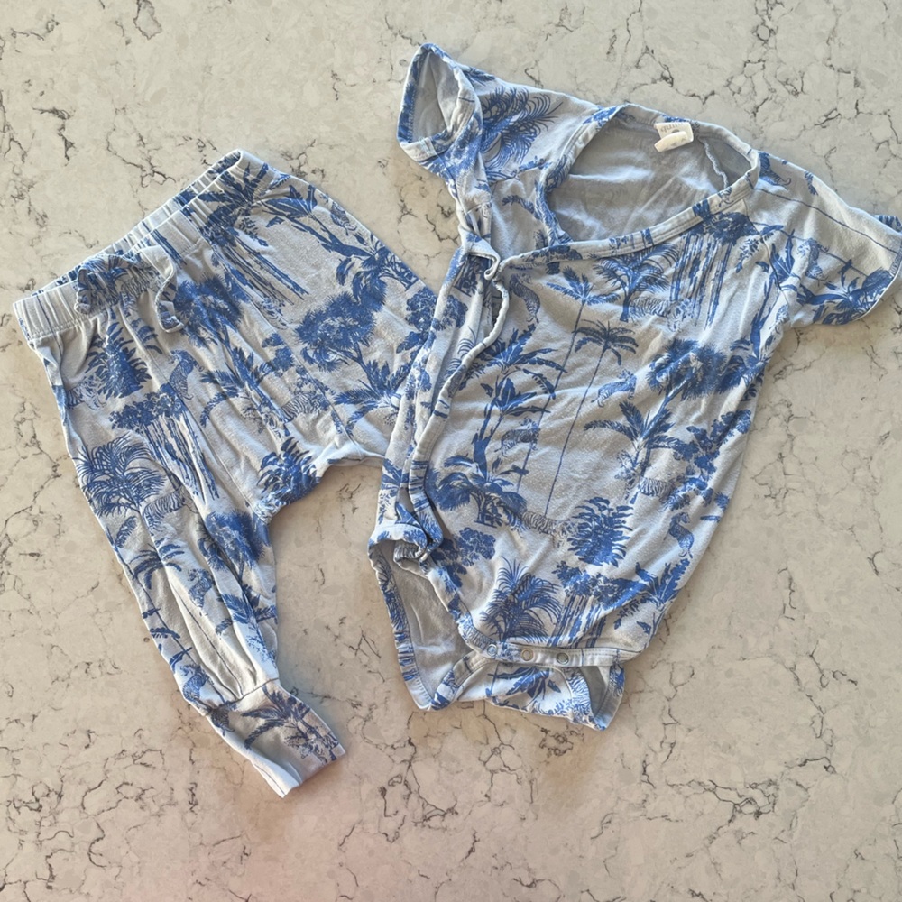 KATE QUINN 2 PIECE BAMBOO COTTON SET -KIMONO ONESIE AND PULL ON PANTS 12-18 MOS.